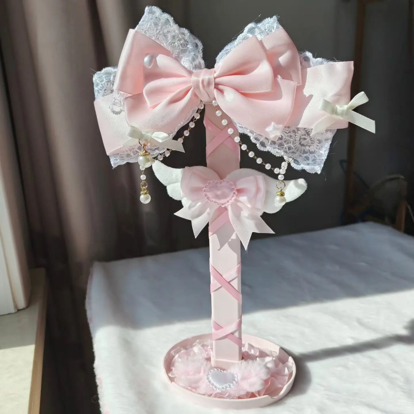 Puchaty Stojak na Słuchawki – Kawaii Organizer Biurkowy