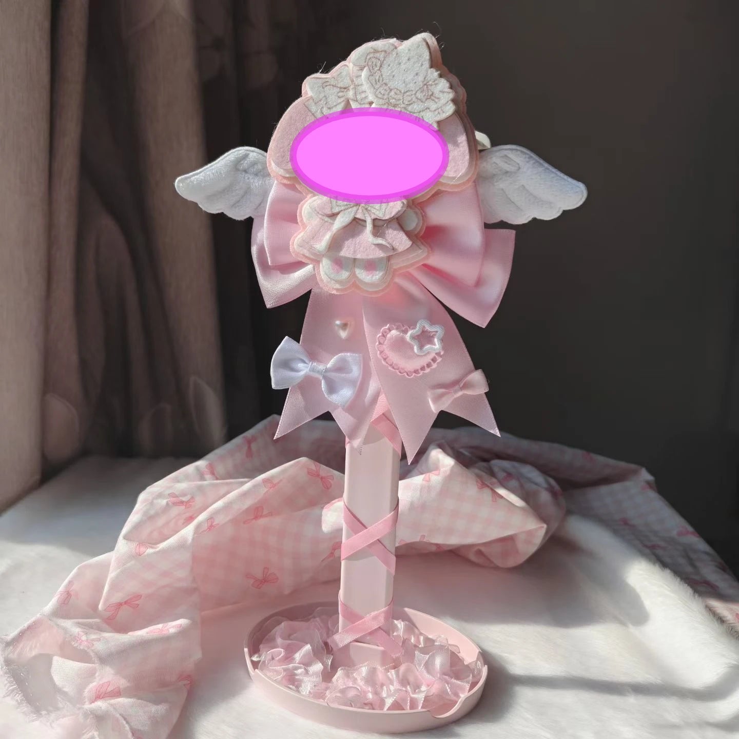 Puchaty Stojak na Słuchawki – Kawaii Organizer Biurkowy