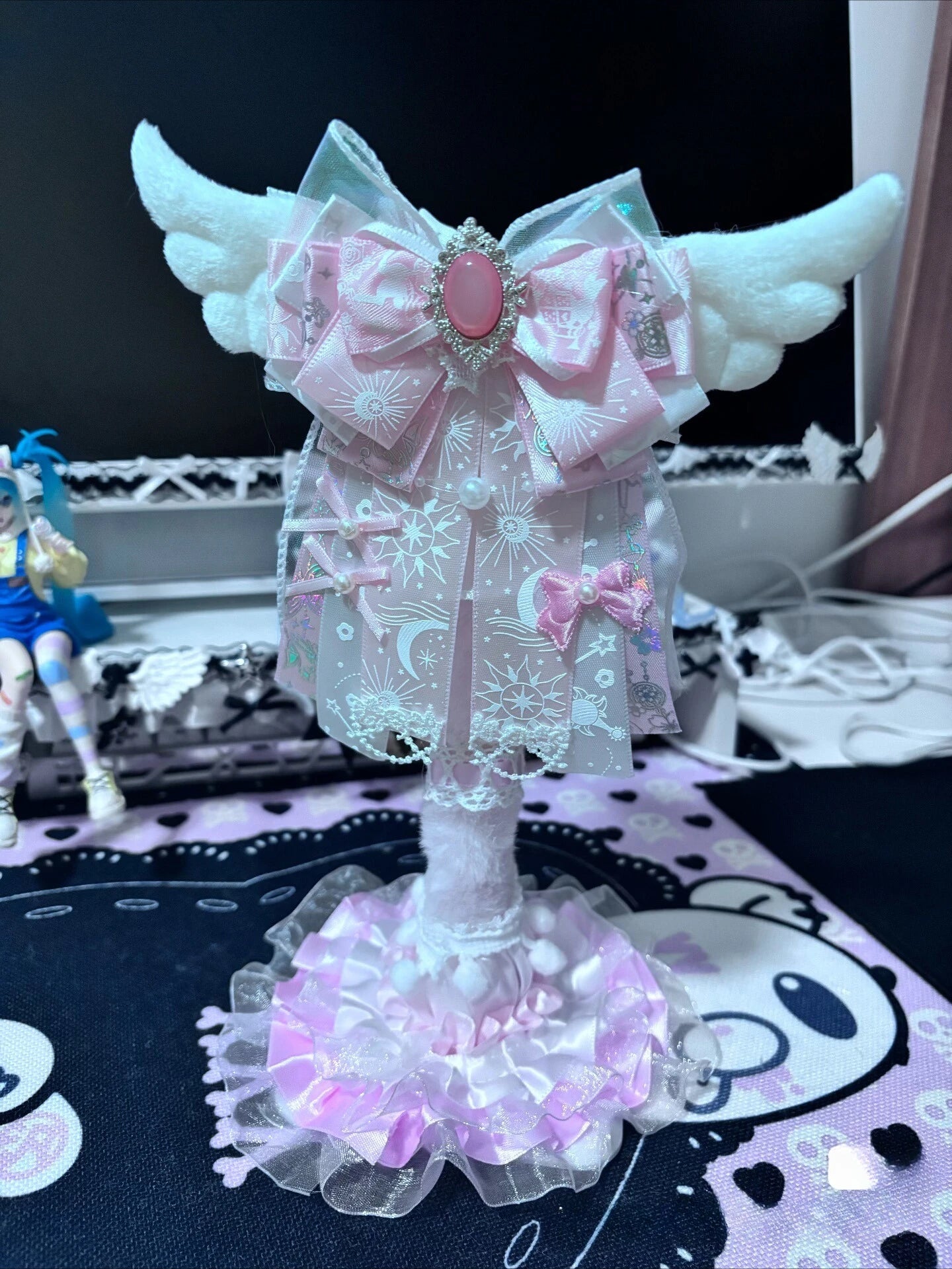 Puchaty Stojak na Słuchawki – Kawaii Organizer Biurkowy