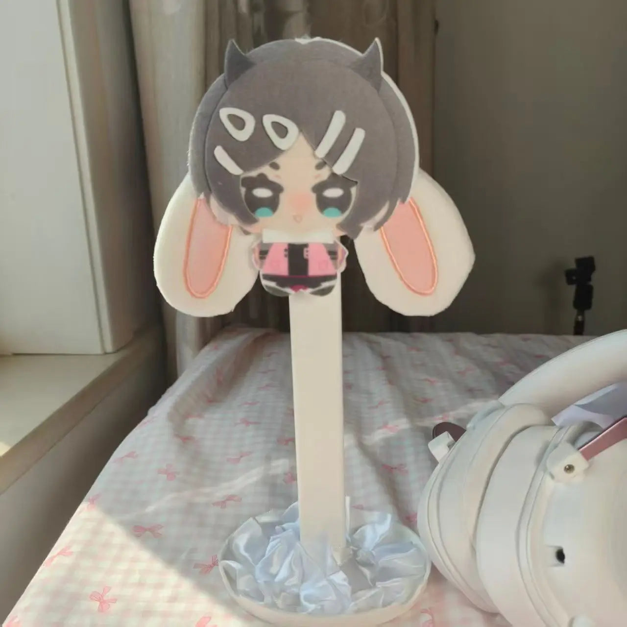 Puchaty Stojak na Słuchawki – Kawaii Organizer Biurkowy