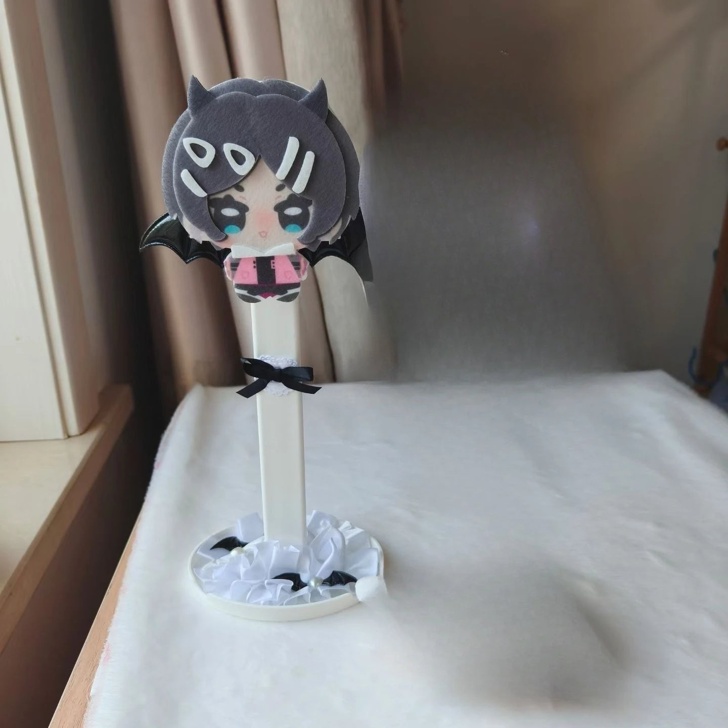 Puchaty Stojak na Słuchawki – Kawaii Organizer Biurkowy
